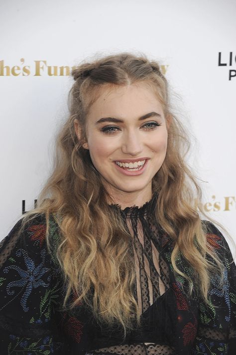 Imogen Poots Hair, Two French Braids, Imogen Poots, Coral Lipstick, Pretty Braids, Hair Charms, Holland Roden, Celebrity Hair, Smokey Eyes