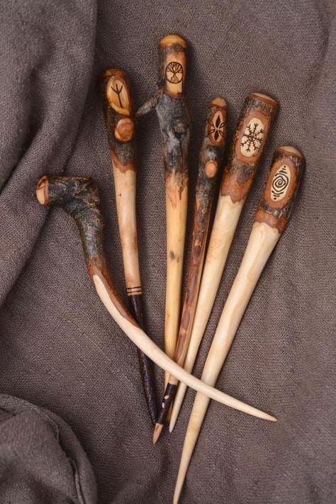 Wooden Hair Pins, Art Sculpture En Bois, Wooden Hair Sticks, Dread Lock, Drawing Wood, Tools Drawing, Pagan Crafts, Stick Art, Wood Burning Crafts