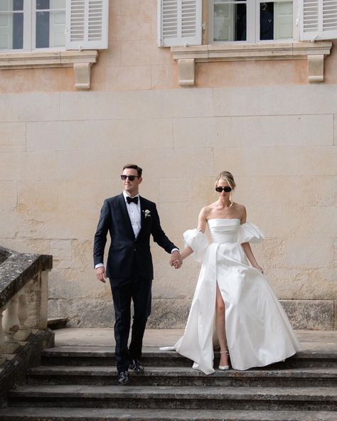 Classy and sassy, M&S enter the reception drinks with style, sporting sunglasses to amp up the vibe! 🥂 😎 Wedding Planner @despinoywedding Wedding coordinator @lovelytime_event @lauraandrea_wedding Venue @chateaumartinay Photo & Video @stephanandnakita Live band + DJ @highjinxband Floral design @marion_gamaevents Caterer @helentraiteur Welcome dinner @la_ferme_du_pezet Brunch @kombi_event ft. @lespaniers.deugenie & @lesglacesdedino Make-up artist @ornellazaffani Hairstylist @la_favorite_lizri... Reception Drinks, Reception Drink, Welcome Dinner, Sarah Seven, Bridal Studio, Bride Veil, Dress Shopping, Live Band, Wedding Coordinator