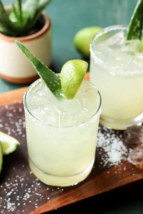 Aloe Vera Recipes, Pink Lemonade Recipes, Healthy Food Alternatives, Aloe Vera Drink, Healthy Cocktails, Nutrition Articles, Honey Syrup, 140 Pounds, Exotic Food