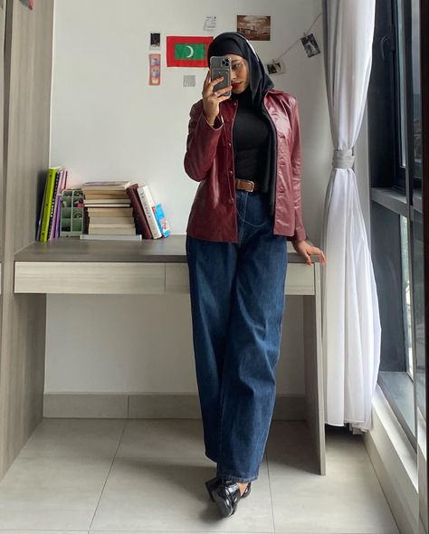 The sweetest red leather jacket was waiting for me at the vintage store 😾 Hijabi Leather Jacket Outfit, Leather Jacket Hijab Outfit, Red Hijab Outfit, Leather Jacket Ootd, Red Leather Jacket Outfit, Hijabi Modest Outfits, Red Jacket Outfit, Red Hijab, Concert Ootd