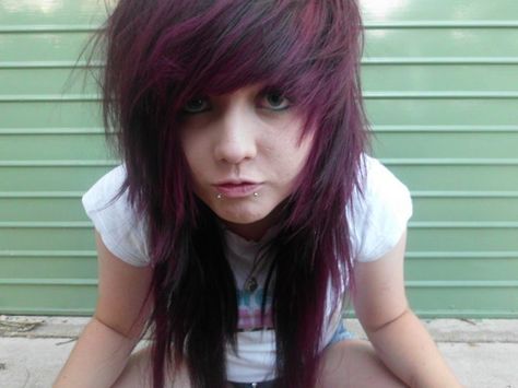 Medium Length Emo Hair, Emo Layered Hair, Scene Kid Hair, Emo Hair Color, Scene Haircuts, Red Bangs, Black Red Hair, Short Scene Hair, Emo Scene Hair