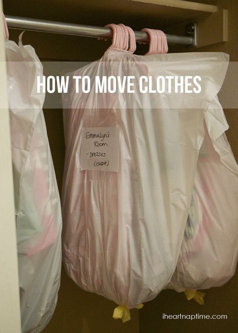 To all my friends moving into college.   This is how to move your hanging clothes! Put a rubber band around the hangers   and put a trash bag over them!  A big black trash bag works the best! Now you   don't have to take all of your clothes off the hangers, fold them, and the   re-hang them when you get to you dorm room! 1000 Lifehacks, Moving Packing, The Hanger, Moving Tips, Garbage Bag, Moving Day, Amazing Diy, Moving House, Moving Out