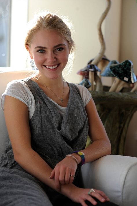 AnnaSophia Robb Anna Sophia Robb, Anna Sophia, Soul Surfer, Annasophia Robb, Female Character Inspiration, Young Actresses, Victor Hugo, The Villain, Katy Perry