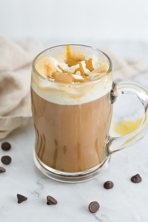 Peanut Butter Mocha Peanut Butter Whipped Cream, Homemade Coffee Drinks, Peanut Butter Kiss, Peanut Butter Kiss Cookies, Mint Mocha, Mocha Recipe, Easy Drink Recipes, Chocolate Banana Bread, Easy Peanut Butter