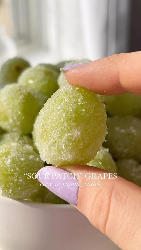 Sour Patch Grapes, Sommer Mad, Sour Grapes, 귀여운 음식 그림, Makanan Diet, God Mat, Sour Patch, Think Food, Sweet Snacks Recipes