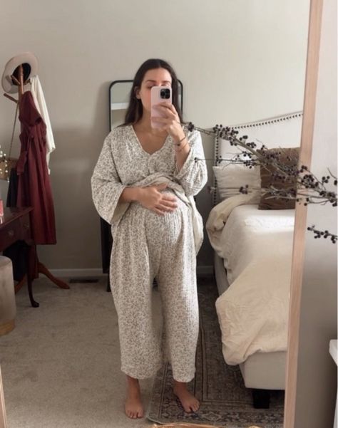 Maternity Winter Outfits, Pregnancy Winter Outfits, Comfy Maternity Outfits, Milena Ciciotti, Maternity Pjs, Postpartum Outfits, Mommy Fashion, Winter Maternity Outfits, Autumn Tones