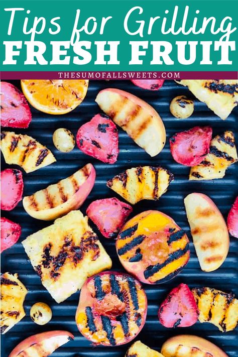 Not sure what fruit works on the grill? Not sure how to prepare it, or what to use grilled fruit for? Check out this guide to all things grilled fruit! Fruit Sald, Grilled Fruit Dessert, Grilled Fruit Recipes, Grilled Fruit Kabobs, Bbq Vegetables, Grilling Kabobs, Kabob Skewers, Cooking Stone, Grilled Fruit