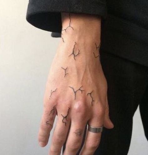 Men's Tattoo, Tato Minimal, Tattoo Culture, Tato Henna, Cool Small Tattoos, Small Hand Tattoos, Small Tattoos For Guys, Hand Tattoos For Guys, Dope Tattoos