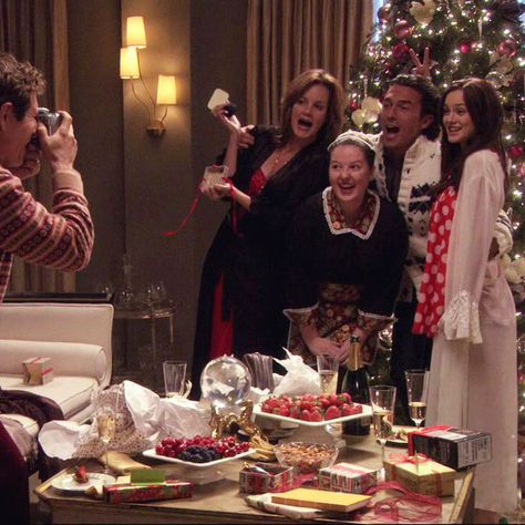 Gossip Girl Christmas, Estilo Gossip Girl, Estilo Blair Waldorf, Gossip Girl Vibes, Blair Waldorf Aesthetic, Stile Blair Waldorf, Christmas Episodes, Gossip Girl Aesthetic, Gossip Girls