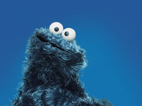 Cookie Monster Gif, Cuddling Gif, Monster Quotes, Elmo And Friends, Animiertes Gif, Smile Gif, Meme Gif, Dark Jokes, Book Jokes