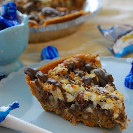 Almond Joy Magic Pie Almond Joy Pie, Magic Pie, Recipe Beef, Almond Joy, Perfect Pies, Pi Day, Delicious Pies, Pie Dessert, Yummy Sweets