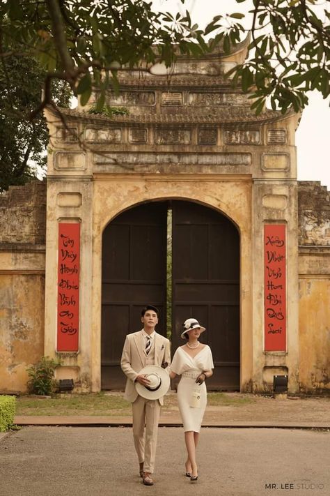 Pre Shoot, Prewedding Ideas, Prewedding Photoshoot, Pre Wedding Photoshoot Outfit, Photoshoot Outdoor, Pre Wedding Shoot Ideas, Pre Wedding Photoshoot Outdoor, Vintage Outfit, Pre Wedding Photoshoot