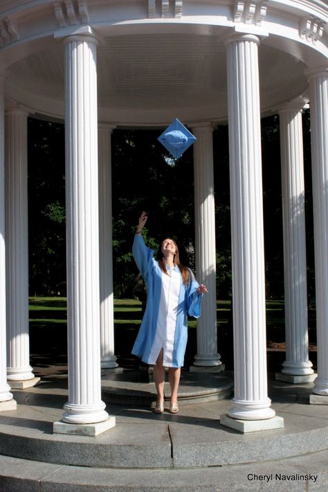 Cheryl Navalinsky Photography: The Blog: Graduation Time at UNC Unc Graduation, Wildflower Photography, Grad Picture Ideas, College Graduation Photoshoot, Old Well, Wildflowers Photography, Unc Chapel Hill, Graduation Photography Poses, Graduation Poses