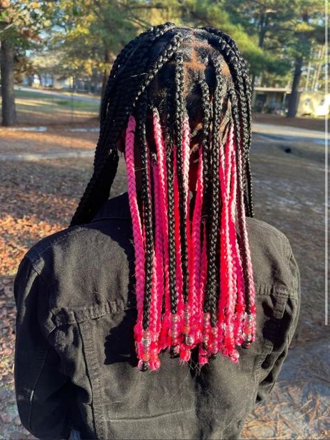 knotless braids with beads pink under dye short braids Pink And Black Box Braids With Beads, Peakaboo Braids Knotless With Beads, Short Knotless Box Braids With Beads Peekaboo, Black Braids With Pink Underneath, Peekaboo With Beads, Knotless Peekaboo Braids With Beads, Short Peekaboo Braids With Beads, Braids With Beads And Color, Box Braids With Pink Beads