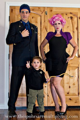 Fun Family Costumes, Effie Costume, Literary Halloween Costumes, Caesar Flickerman, Hunger Games Costume, Hunger Games Party, Hunger Games Fan Art, Effie Trinket, Halloween Costumes Ideas