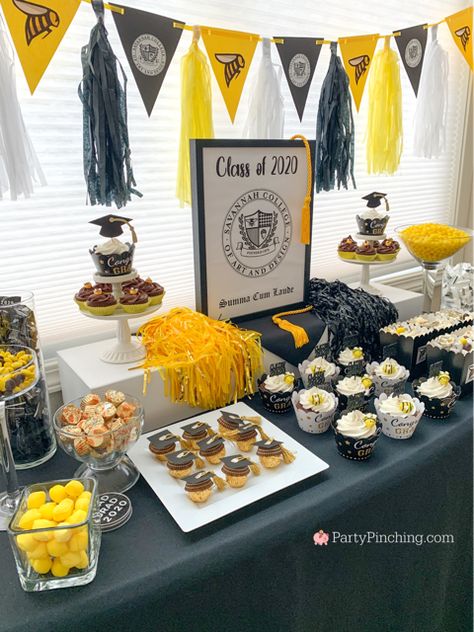 University Graduation Party Ideas, Graduation Dessert Table, University Graduation Party, Graduation Party University, Dessert Table Graduation, Boys Graduation Party, Graduation Candy Buffet, Graduation Party Desserts, College Grad Party