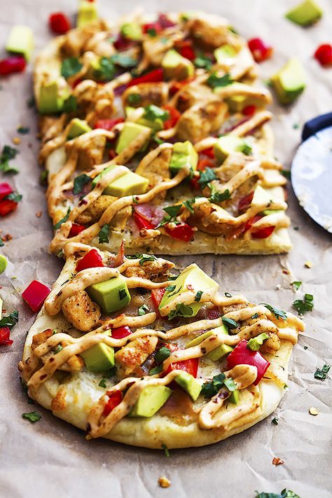 California Chicken Flatbread, Chipotle Ranch Sauce, Flatbread Pizzas, California Chicken, Ranch Sauce, Chipotle Ranch, Sliced Tomatoes, Chicken Flatbread, Flatbread Recipes