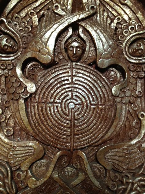 Labyrinth Art, Labyrinth Maze, Labyrinth Design, Arte Alien, Arts And Crafts Movement, Ancient Art, Labyrinth, Riddles, Sacred Geometry