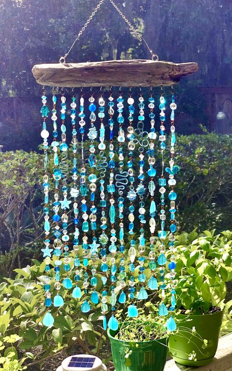 Beaded Windchimes Diy, Diy Sun Catchers With Beads, Bead Hanging Decor, Driftwood Wind Chime Diy, Bead Decor Ideas, Bead Suncatcher Diy, Beaded Wind Chimes Diy, Sun Catcher Ideas, Driftwood Suncatchers