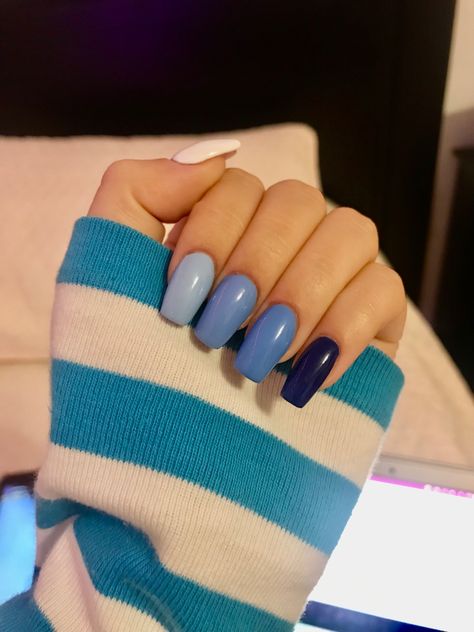 Blue ombré acrylic nails Blue Multicolor Nails, Different Blue Shades Nails, Hombre Blue Nails, Different Shades Of Blue Nails, Blue Gradient Nails, Shades Of Blue Nails, Nails Inspiration Short, Summer Stiletto Nails, Faded Nails