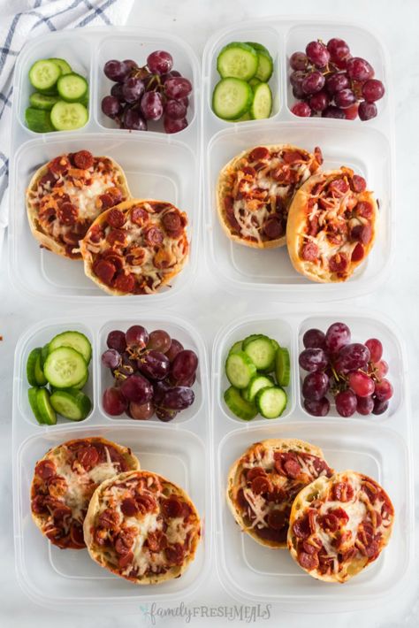 English Muffin Pizza Lunchbox Idea from Family Fresh Meals #lunchbox #easylunchboxes #lunchboxidea #schoollunch #minipizza #lunchidea #packlunch #familyfreshmeals Hot Lunch For School, Pizza Meal Prep, English Muffin Pizza, Pizza Lunch, Fresh Meals, Healthy Lunch Meal Prep, Family Fresh Meals, Healthy School Lunches, Easy Healthy Lunches