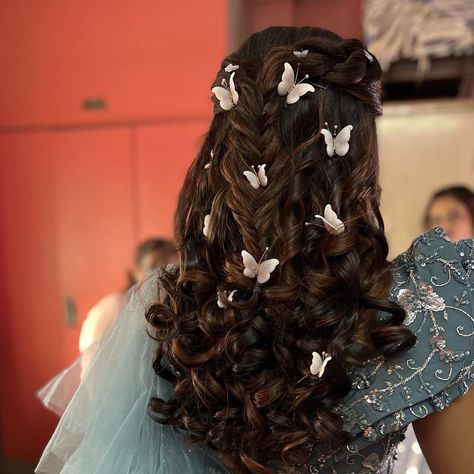 15 Hair Quinceanera Butterfly, Wedding Hairstyles Butterflies, Peinados Para Xv Años, Fairytale Wedding Hair, Low Ponytail Ideas, Debut Hairstyles, Quince Hair, Ponytail Hairstyle Ideas, Butterfly Hairstyle