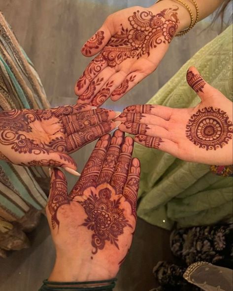 Henna Aesthetic Photography, South Asia Culture, Desi Aethstetic, South Indian Mehendi, Shaadi Aesthetic, Desi Mehndi, Mehndi Aesthetic, Henna Aesthetic, Shaadi Vibes