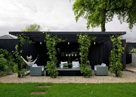 And There Was Light article; 40' long shipping container with green roof, painted black & used as a studio & storage space; backdrop to outdoor seating area - NYTimes.com Black Pergola, Gravel Patio, Patio Pergola, Pergola Attached To House, Pergola Design, Areas Verdes, Have Inspiration, Pergola Kits, Pergola Plans