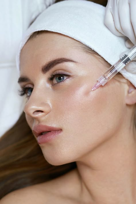 beautiful girl getting filler skinvive injections at a medspa Marketing Packages, Aesthetic Dermatology, Wrinkle Remedies, Anti Aging Skincare Routine, Clean Blackheads, Skin Care Business, Best Skin Care Routine, Smooth Face, Dermal Fillers