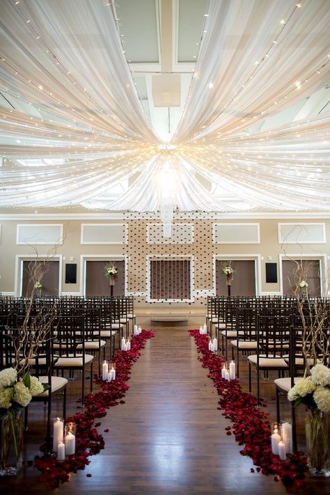 Pillar Candles Wedding, Wedding Isles, Red And White Weddings, White Pillar Candles, Wedding Decoration Ideas, Red Rose Wedding, Church Wedding Decorations, Red Rose Petals, Red Wedding Dresses