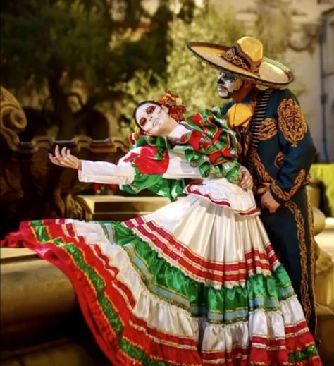 Mexican Dresses Traditional, Jalisco Dress, Folklorico Dresses, Outfit Mexicano, Folklore Fashion, Mexican Folklore, Traditional Mexican Dress, Ballet Folklorico, Quinceñera Dresses