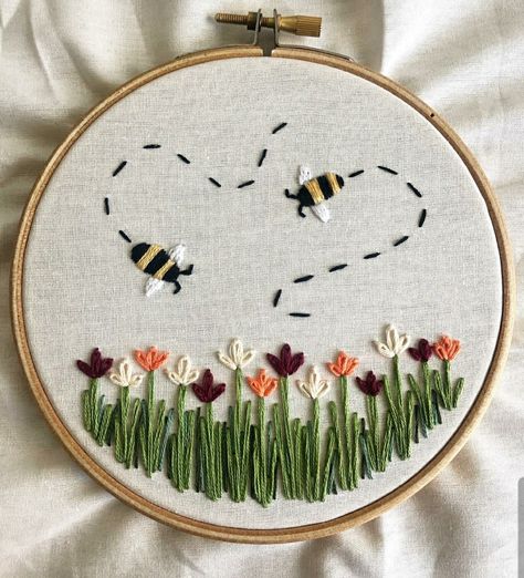 How To Embroider A Bumble Bee, Honeybee Embroidery Design, Small Bee Embroidery, Embroidery Bees And Flowers, Spring Embroidery Ideas, Embroidery Bee Simple, Easy Embroidery Design, Bee Embroidery Pattern Free, Embordery Patterns Design