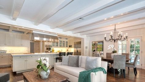 The bright, light-filled house features classically elegant interiors updated with modern design details. Adele House, Beverly Hills Mansion, Beverly Hills Houses, Expensive Houses, Open Concept Kitchen, Decor Guide, King Bed, Small Room, Celebrity Houses