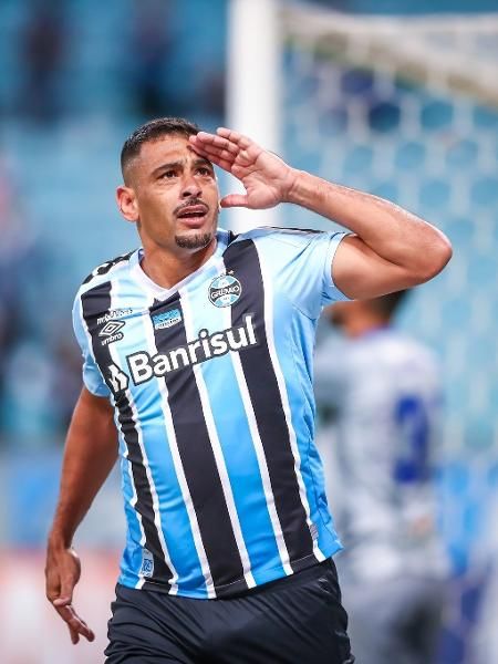 Grêmio: Diego Souza decide jogar até fim do ano e atrai interesse Atletico Mg, Ufc, Champions League