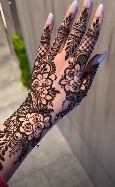 Flowers Mehendi, Hands Flowers, Cone Designs, Henna Designs Back, Beautiful Simple Mehndi Design, Palm Mehndi Design, Simple Mehendi Designs, Eid Mehndi Designs, Mehndi Designs 2018