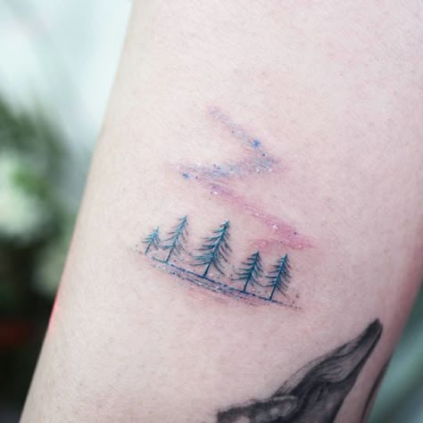 Aurora Borealis Tattoo Ideas, Small Northern Lights Tattoo, Northen Lights Tattoo, Aurora Borealis Tattoo Minimalist, Northern Lights Tattoo Ideas, Northern Lights Tattoos, Northern Lights Tattoo Black And White, Aurora Tattoo Ideas, Northern Light Tattoo