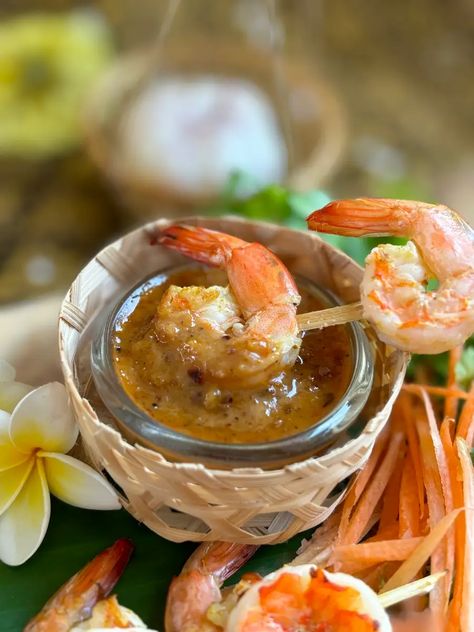 Shrimp Satay Recipe With Thai Peanut Sauce Shrimp Satay Recipe, Shrimp Satay, Thai Cuisine Recipes, Recipes With Shrimp, Authentic Thai Recipes, Thai Seafood, Thai Appetizer, Tom Yum Kung, Thai Chicken Satay