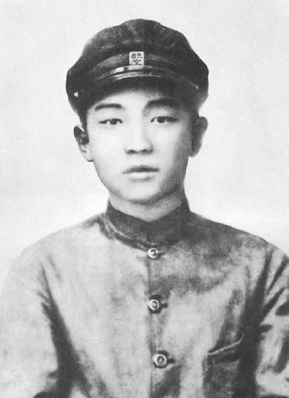 Kim Il-sung in Jilin, 1927 Chinese History, Che Guevara, Singing, Historical Figures, History, Photography, Quick Saves