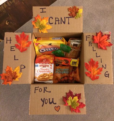 Thanksgiving Box Care Packages, Fall Basket For Boyfriend, Thanksgiving Care Package Military, Reese King, Thanksgiving Care Package, Snail Mail Letters, Deployment Care Packages, Military Care Package, Boyfriend Gift Basket