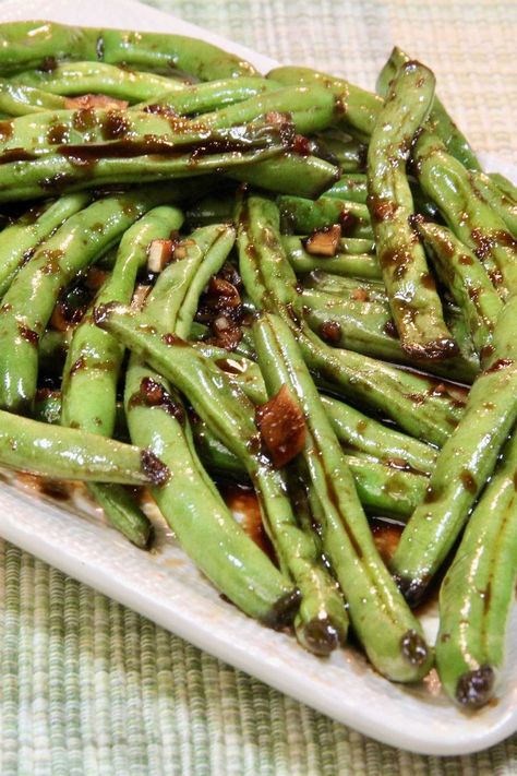 Sweet and Spicy Green Beans Home Grown Green Beans Recipes, Green Beans Soy Sauce, Spicy Green Bean Recipes, Soy Sauce Green Beans, Asian Green Beans, Spicy Green Beans, Vegetables Dishes, Asian Side Dishes, Honey And Soy Sauce