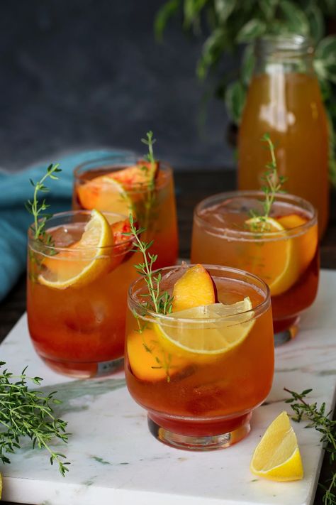 Did you know that the ancient Greeks used thyme like incense and burnt it in their temples? They believed it was a source of courage. A herb with a rich history and a lot of flavour, which goes very well in this peach thyme iced tea. Peanut Butter Curry, Peach Syrup, Peach Ice Tea, Peach Puree, Iced Tea Recipes, Curry Soup, Peach Slices, Peach Tea, Lemon Tea