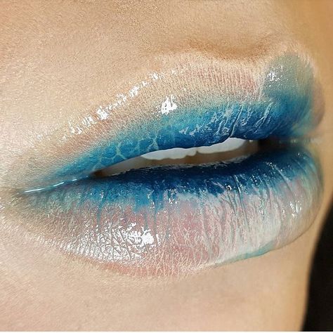 Water Makeup Look, Lip Oil Gloss, Fantasy Make-up, Festival Makeup Rave, Festival Makeup Glitter, Blue Lips, Make Up Videos, Mermaid Makeup, Edgy Makeup