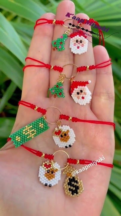 Christmas Jewelry Diy, Beaded Jewlery, Seed Bead Patterns, Christmas Accessories, Brick Stitch, Seed Bead Earrings, Christmas Jewelry, Beading Patterns, Crochet Amigurumi