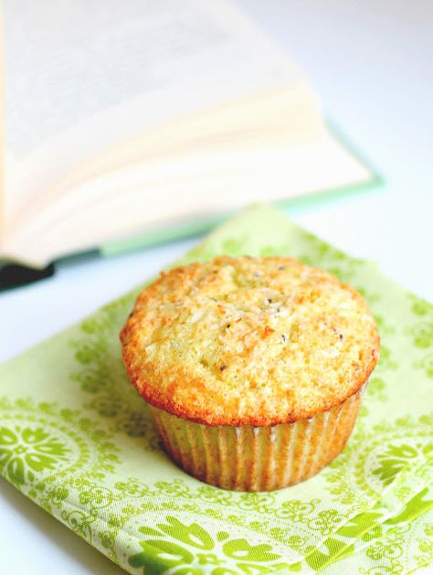 Kiwi, Coconut and Lime Muffins Lime Muffins, Kiwi Cake, Kiwi Recipes, Coconut Muffins, Family Friendly Recipes, Muffin Man, Healthier Food, Fruit Box, Healthy Muffins