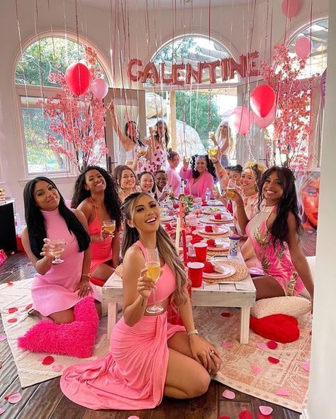 17 Insta-Worthy Galentine's Party Ideas Your Friends Will Love Valentines Party Food, Galentines Day Ideas, Valentines Brunch, Day Party Ideas, Valentines Party Decor, Valentine Photo Shoot, Galentines Party, Valentine Dinner, Spring Tea