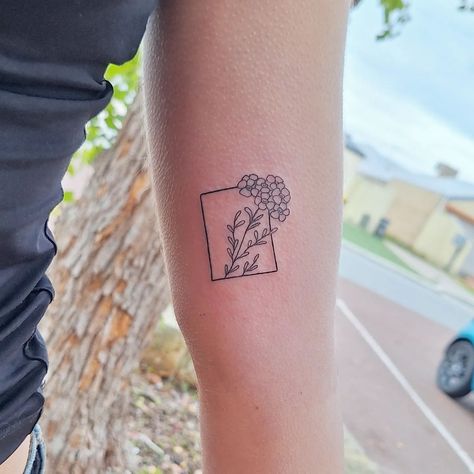 Cute little wax flower for Franka 🌸 . . . . . . #perthtattoos #Perthtattoo #floraltattoo #floraldesign #australianflowers #finelinetattoo ##cutetattoos @daddys_tattoos Geraldton Wax Flower Tattoo, Flower Grandparents Tattoo, Wax Flower Tattoo, Sapphic Flower Tattoo, Ghost Floral Tattoo, Dogwood Flower Tattoo Forearm, Australian Flowers, Wax Flowers, Fine Line Tattoos