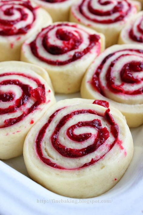 Cranberry Rolls, Cranberry Cinnamon, Sweet Roll Recipe, Healthy Cake Recipes, Fall Breakfast, Sweet Rolls, Cinnamon Rolls Homemade, Cranberry Recipes, Oreo Dessert