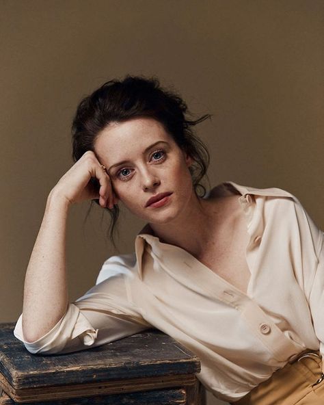 Claire Foy on Instagram: “missing her a little more today ❤️ (📸: TIFF - 2017) #clairefoy #beauty #style #fashion #makeup #glam #celebrity #magazine #photoshoot…” Clare Foy, The Crown Series, Painting Famous, Shooting Studio, Claire Foy, Elizabeth Smith, The Dictator, Vanessa Kirby, Paintings Famous