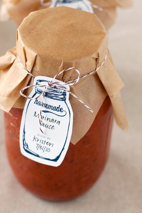 15 Free Downloadable Labels for Your Canning Jars — Canning & Preserving Resources Canning Jar Labels, Kraft Paper Wedding, Jar Tags, Canning Labels, Home Canning, Homemade Jam, Jar Labels, Jar Gifts, Marinara Sauce